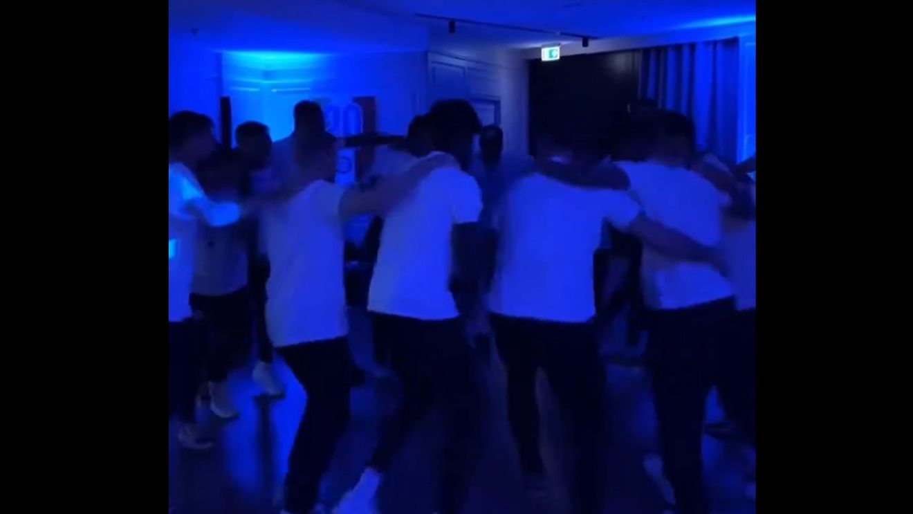 VIDEO Sărbătoare pe manele, în vestiarul Inter Milano. Au dansat pe „Made in Romania” după victoria cu AC Milan și câștigarea titlului