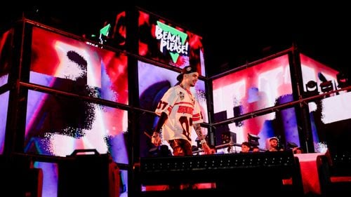 FOTO/VIDEO Ziua 3 Beach, Please! 2025/ Peste 150.000 de participanți la show-urile așteptate, distracție la skate park, moment de gătit, „volei” cu sticle goale