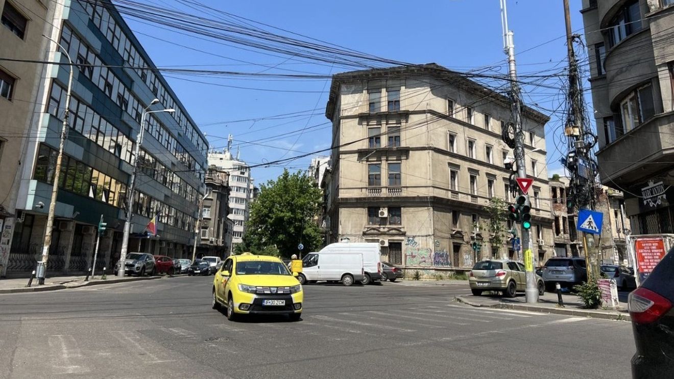 Nicușor Dan: Continuăm să eliberăm străzile, bulevardele și stâlpii de cabluri, fire şi echipamente ilegale