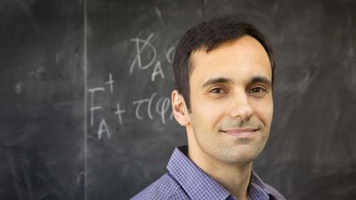 Profesorul român Ciprian Manolescu, de la UCLA, a câștigat premiul E.H. Moore al Societății Americane de Matematică