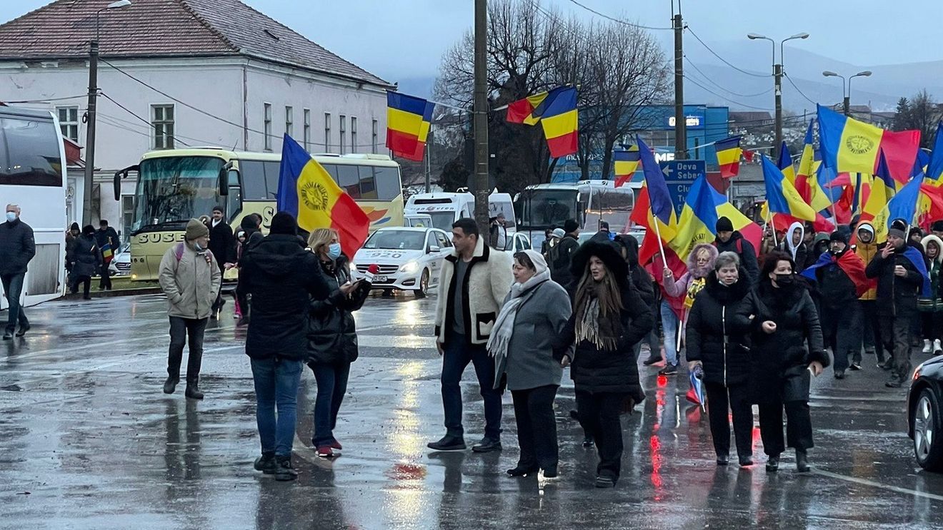 Circa 1.000 de persoane participă la Marșul Unirii de la Alba Iulia, organizat de AUR