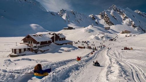 The Times: Hotelul de Gheaţă de la Bâlea, în topul al celor mai frumoase ”escapade cu zăpadă” din lume
