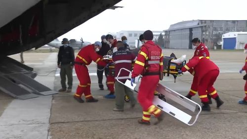 MApN: Trei pacienţi cu arsuri, transportaţi la spitale din Austria şi Germania cu o aeronavă C-27J Spartan