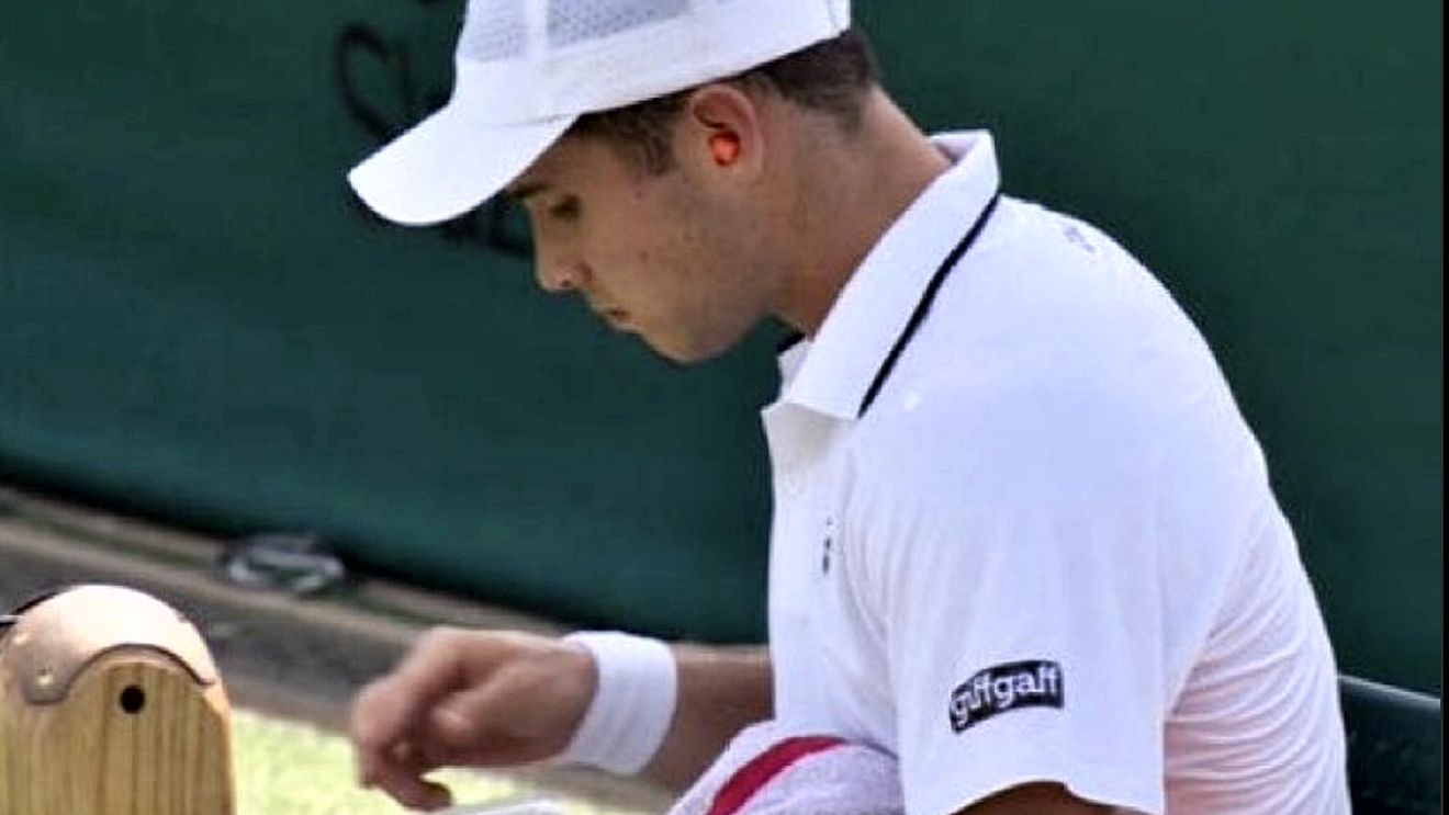 Faza zilei la Wimbledon: și-a pus dopuri în urechi pentru a nu auzi scandalul făcut de adversar