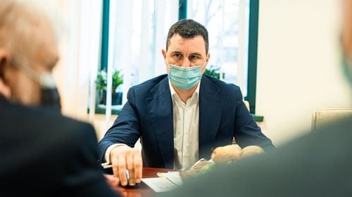 Ministrul Tanczos Barna, despre ursul împușcat de prințul austriac: Nu știu dacă era cel mai mare sau cel mai mic, nu știu dacă îl chema Arthur sau Ioniță. Nu știu care este persoana care poate spune despre un urs, un cerb sau un mistreț că este cel mai mare din țară