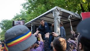 România cu piciorul pe frână din cauza teoriilor conspiraționiste / Cum au fost blocate sau încetinite măsuri ce ar putea aduce beneficii societății: de la copiii luați din familii la scandalul plăților cash
