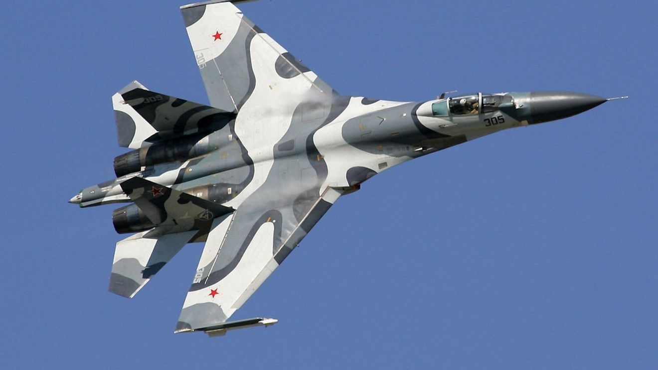 Primele două avioane Sukhoi Su-27 rusești distruse în războiul din Ucraina / Unul, victimă a unei baterii anti-aeriene din Crimeea / Aeronava, depășită din punct de vedere tehnologic, a fost norocoasă în acest conflict