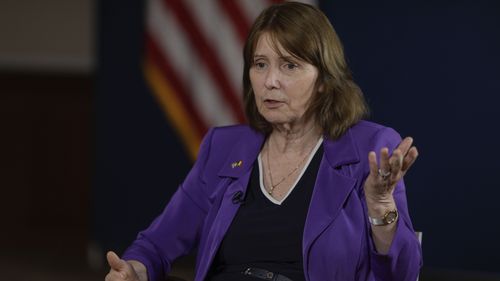 Ambasadoarea SUA la București despre ridicarea vizelor pentru români: Dacă toate condițiile și pregătirile se desfășoară cu succes, programul ar putea intra în vigoare în 2025 / O serie de pași importanți trebuie încă finalizați în lunile următoare pentru a stabili dacă România este eligibilă pentru a participa la programul Visa Waiver