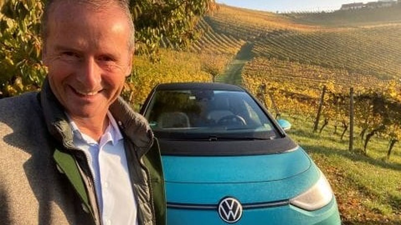 Şeful Volkswagen, sprijinit în continuare de familiile Porsche şi Piech, în competiția dură de pe piața mașinilor electrice / Tesla produce Model 3 în 10 ore, Volkswagen face în 30 de ore un ID.3.