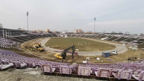 VIDEO&FOTO S-a dat startul la demolarea stadionului „Dan Păltinișanu”. Bătrâna arenă trebuie să dispară în opt luni