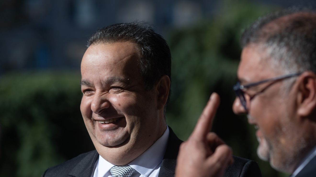 ”Erau în aceeași clădire” / Cum a ajuns Dorin Cioabă de la opt clase la două facultăți, făcute simultan, la zi / ”Nu am avut note mari, am avut note de trecere, dar au fost notele mele””