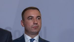 16 centre de excelență în cercetare vor putea fi înființate cu câte 100 de milioane de lei. Apelul a fost lansat în consultare publică / Ministrul Bogdan Ivan: Cei mai buni cercetători români vor primi milioane de euro pentru proiectele lor