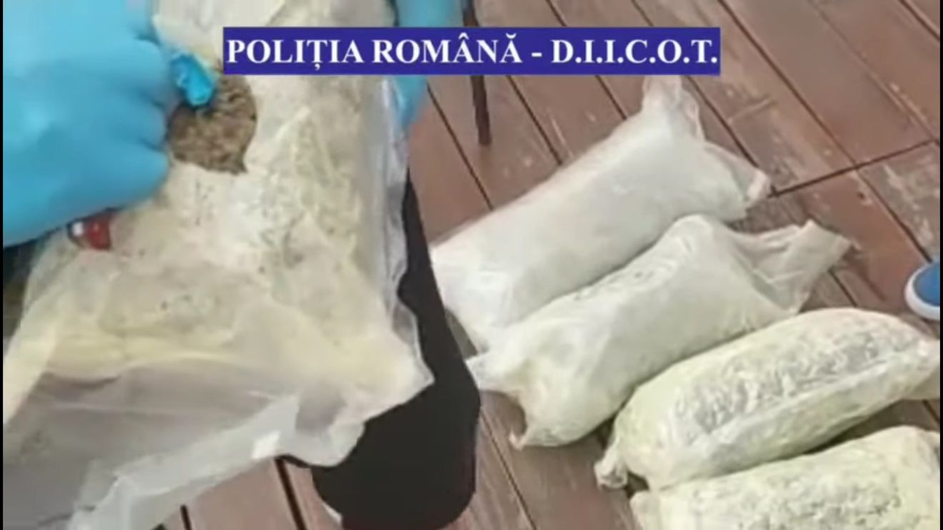 VIDEO DIICOT: Tânăr de 24 de ani, reţinut pentru trafic de droguri, după ce au fost găsite șase kilograme de cannabis în mașina sa