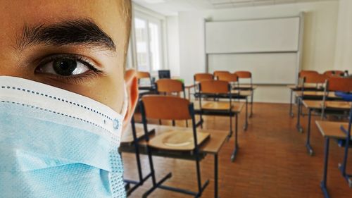 Regulile sanitare pentru gimnaziu și liceu pentru fiecare din cele trei scenarii înaintate de Ministerul Sănătății