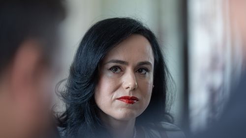 Ministrul Muncii: Sporul de antenă ar trebui să fie într-o sumă fixă şi nu procentual, astfel încât să nu se raporteze la valoarea salariului brut, ci la condiţiile în care îţi desfăşori activitatea