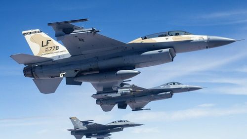 Rusia amenință că va ataca dacă avioanele F-16 donate Ucrainei vor avea baze pe teritoriul NATO, inclusiv în România