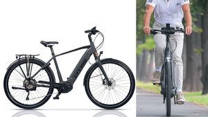 Klaus Iohannis folosește o bicicletă electrică. Un model similar costă 2500 de euro