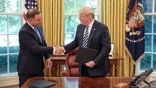 Trump critică dur Germania și alte țări "delincvente" ale NATO, fiindcă nu alocă destui bani pentru  apărare /  SUA vor trimite încă 1.000 de militari în Polonia