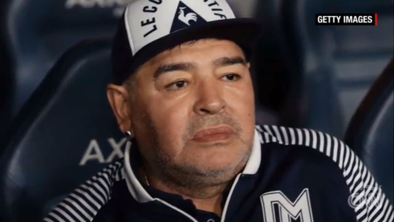 Diego Maradona a fost spitalizat în Argentina cu deshidratare şi anemie. Marele fotbalist a fost contactul unei persoane infectate cu COVID-19, însă testul său a ieșit negativ