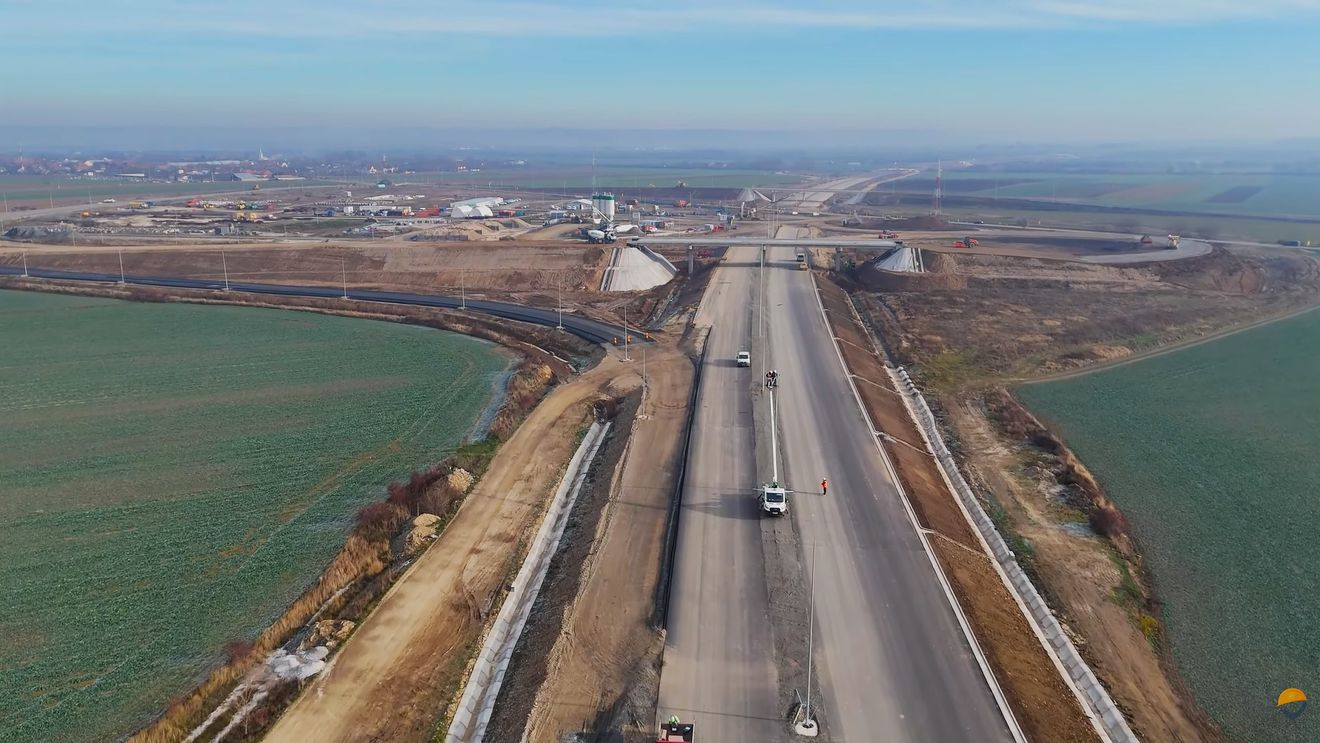 Asociația ProInfrastructura, despre epopeea Autostrăzii Transilvania: Vara viitoare se vor împlini 22 de ani de la prima lopată dată de Bechtel. Tot cam atunci ar trebui să inaugurăm și cei 26,35 kilometri ai tronsonului Chiribiș-Suplacu de Barcău