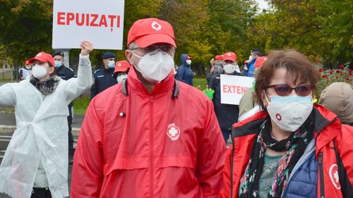 Sanitas se opune impunerii certificatului verde personalului medical / Mesaj către ”generalul” Cîțu: ”Vei reuşi să-ţi înjumătăţeşti singura armată care luptă cu pandemia”