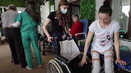Echipamentele inovative de la Spitalul de Recuperare Medicală Sfântul Sava ajută pacienții paralizați să meargă din nou (P)