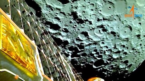  Misiunea istorică a Indiei pe Lună trimite noi fotografii ale suprafeței lunare / Modulul de aterizare și roverul Chandrayaan-3 urmează să ajungă la suprafață pe 23 august