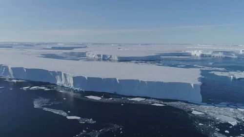 Topirea gheţii din Antarctica ar putea încetini cel mai puternic curent oceanic din lume, arată un studiu