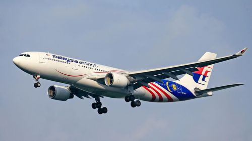 Zborul către Doha din Kuala Lumpur s-a întors din drum aseară după trei ore de zbor