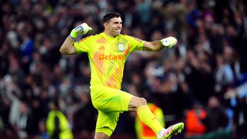 Emiliano Martinez, eroul dintre buturi: Portarul argentinian a câștigat finala Europa League cu un deget de la mână rupt și fără să primească gol