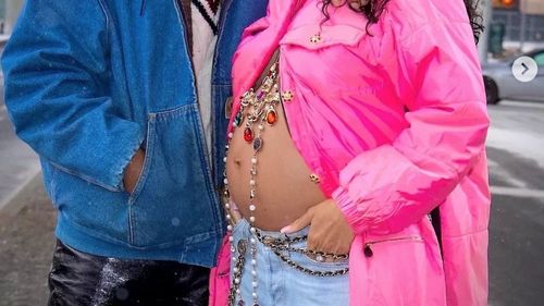 Rihanna, cea mai bogată artistă din industria muzicală, este însărcinată şi aşteaptă primul ei copil