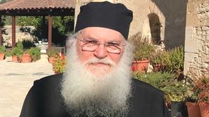 Stareţul Efrem Vatopedinul, unul dintre cei mai respectați duhovnici de la Muntele Athos, îndeamnă credincioșii să se vaccineze anti-Covid