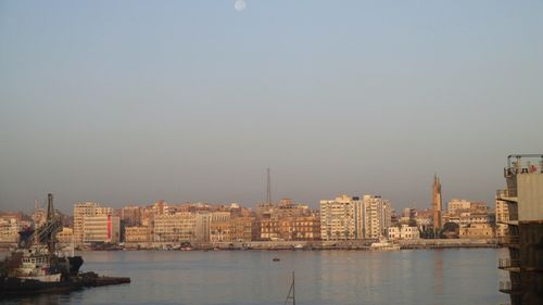 Ce alternative există la Canalul Suez?