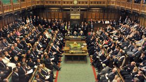Un fost ministru conservator din Marea Britanie, reținut de poliție după ce o tânără de 20 de ani l-a acuzat de viol