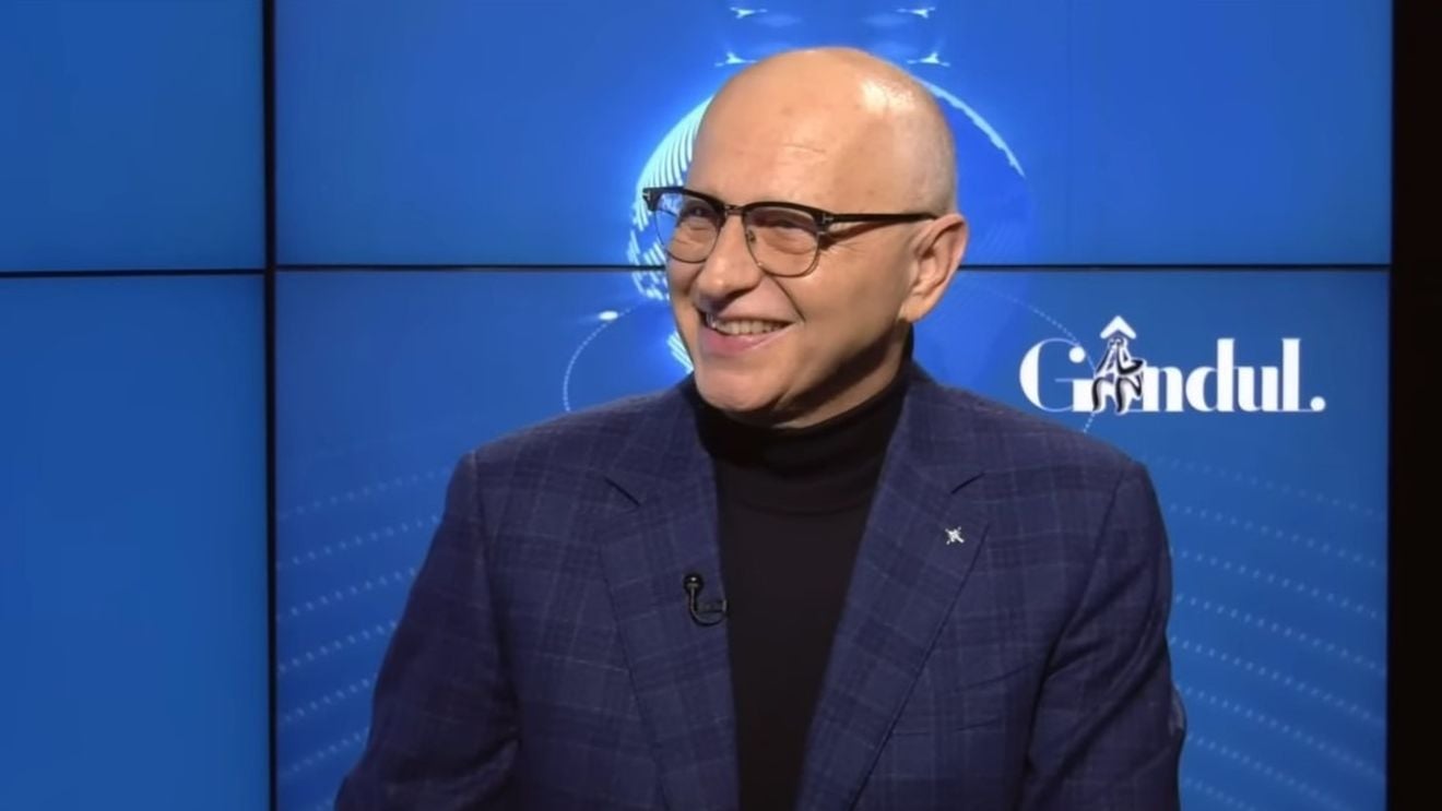 VIDEO Mircea Geoană, în campanie mediatică: Locomotiva tot timpul va merge mai repede decât ultimul vagon / Secretarul general adjunct al NATO a vorbit în premieră și despre boala sa: Sunt bine. Am avut o sperietură. Har Domnului că am o genă bună, m-a ajutat să trec peste hop