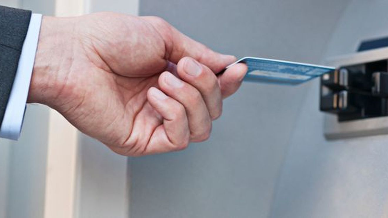 Băncile din Grecia ar putea utiliza ATM-uri comune pentru a reduce costurile
