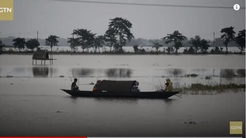 Autorităţile din Nepal închid şcolile după ce ploile torenţiale au făcut 100 de morţi