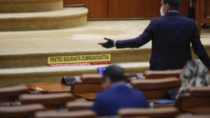 Parlamentul a adoptat legea amânării alegerilor locale: Mandatele primarilor se prelungesc cu jumătate de an de la încetarea stării de urgență, iar data scrutinului va fi stabilită de Parlament / PNL a anunțat că atacă legea la Curtea Constituțională