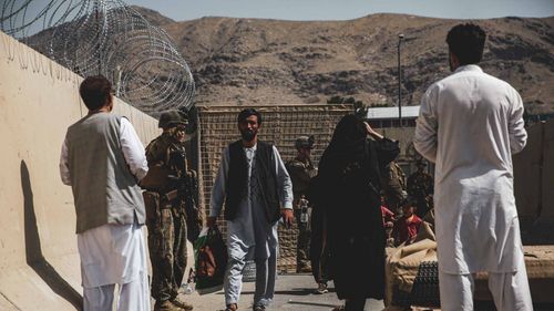 Talibanii au uciș doi afgani care ascultau muzică la o nuntă, faptă interzisă de noul Guvern care invocă legea islamică, Sharia