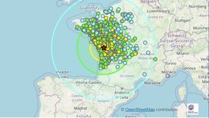 Case fisurate, biserici avariate şi locatari evacuați, după un cutremur puternic pe coasta vestică a Franţei