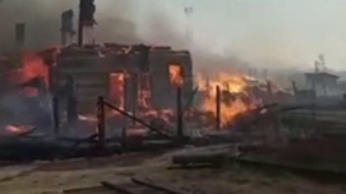 VIDEO În Rusia, un sat a ars aproape în totalitate / Satele vecine sunt și ele afectate de incendii puternice / 178 de clădiri, majoritatea rezidențiale, au fost distruse