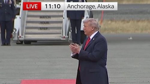 The Guardian titrează: Iubire într-un climat rece. Putin îl vrăjește pe Trump în Alaska cu discuții despre alegeri trucate și o vizită la Moscova