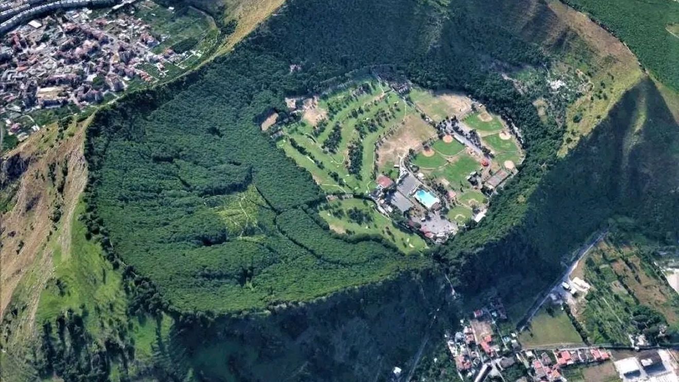 Cresc temerile privind o erupție vulcanică în apropiere de Napoli, după cel mai puternic cutremur din ultimii 40 de ani / Planuri de evacuare în curs de elaborare după activitatea ”constelației vulcanice”, aflată într-o stare periculoasă