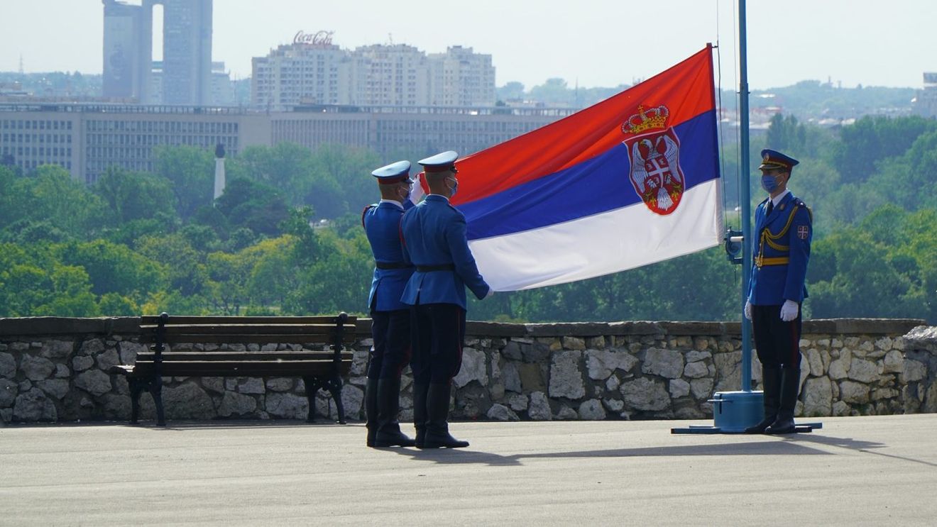 Viitorul Serbiei este în UE şi "nicăieri altundeva", afirmă preşedintele Macron