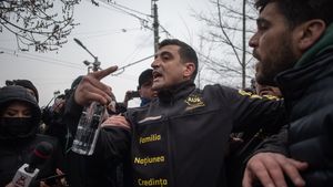 Scandal în AUR: Un deputat de Alba îl acuză pe Simion că ”l-a luat beția puterii” și amenință că mai mulți parlamentari vor pleca din partid/ Simion susține că 12 parlamentari i-au cerut garanții scrise pentru locuri eligibile în 2024