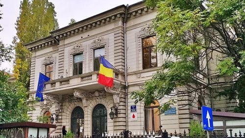 Inspectoratul Școlar București mușamalizează nedreptatea făcută pentru 70 de elevi la bacalaureat, la Colegiul Național „Șincai” și scrie sfidător, într-un răspuns dat părinților, că anularea lucrărilor în mijlocul probei de limba română a fost „o oportunitate” pentru tineri