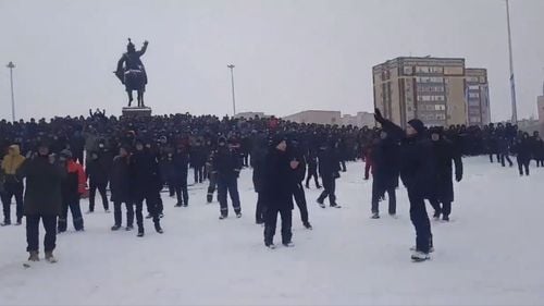 Rusia îndeamnă la „dialog” în Kazahstan, fostă republică sovietică, și se opune „revoltelor de stradă și încălcării legilor”: „Urmărim îndeaproape evenimentele din ţara vecină şi frăţească”