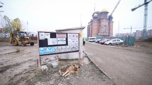 Firma Strabag, constructorul Catedralei Neamului, amendată cu 10.000 de lei de către ISU pentru că nu respectă normele privind securitatea la incendiu pe șantier