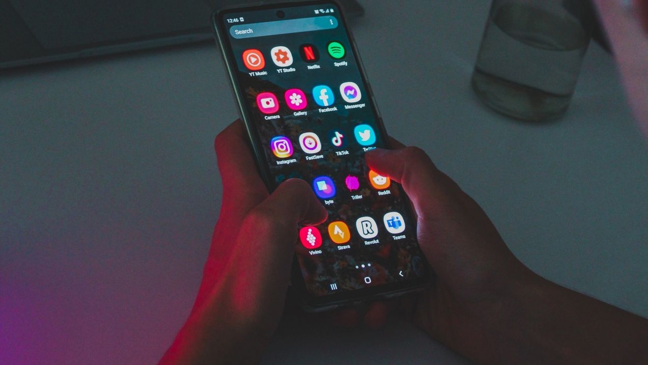 YouTube şi TikTok, platformele care colectează cele mai multe date personale, conform unui studiu publicat de URL Genius