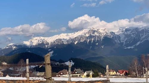 Legea turismului a fost adoptată tacit de Senat: Site-urile de turism nu mai au voie să promoveze spații de cazare neînregistrate, iar clasificarea unităților de cazare trece de la minister la primării